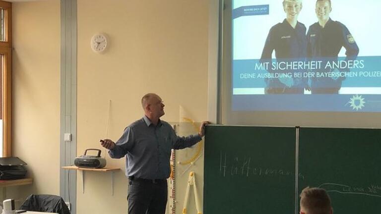 Die Polizei Bad Kissingen informierte in Hammelburg über ihr Berufsbild. Foto: F. Scheckenbach, - Die Polizei Bad Kissingen informierte in Hammelburg über ihr Berufsbild. Foto: F. Scheckenbach, Die Polizei Bad Kissingen informierte in Hammelburg über ihr Berufsbild. Foto: F. Scheckenbach, - Die Polizei Bad Kissingen informierte in Hammelburg über ihr Berufsbild. Foto: F. Scheckenbach,