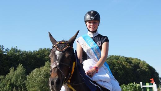 Vielseitigkeitsturnier       -  Internationales Vielseitigkeitsturnier CIC 1* bei den Pferdefreunden Hambach Lindenhof e.V. - Gewinnerin des Bayerischen Junioren-Cups in der Vielseitigkeit Stefanie Bendfeldt auf Dara vom RFV Kaufbeuren