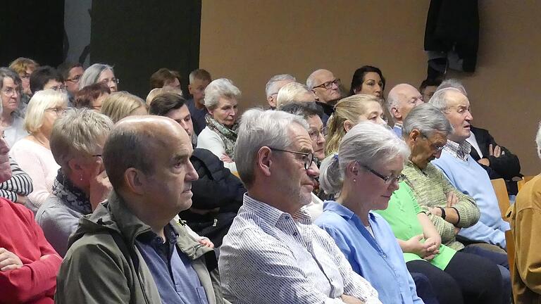 Gut besucht war die Bürgerversammlung in der Lollbachhalle von Arnshausen.       -  Gut besucht war die Bürgerversammlung in der Lollbachhalle von Arnshausen.