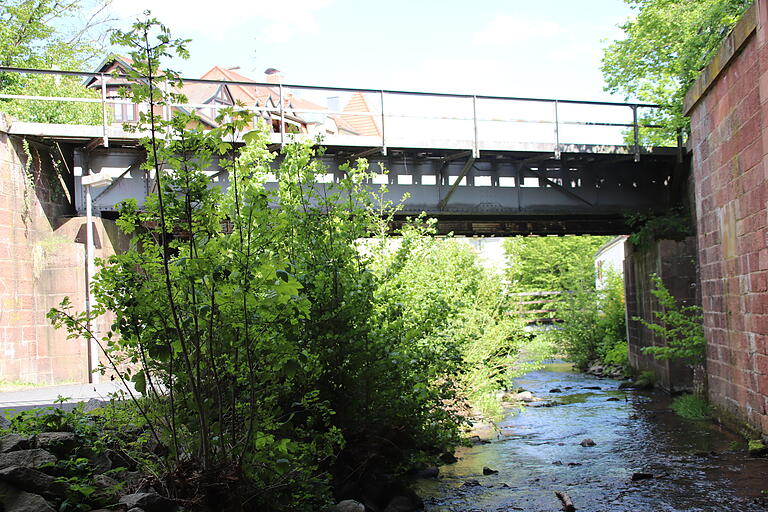 Bahnbrücke über den Kaibach