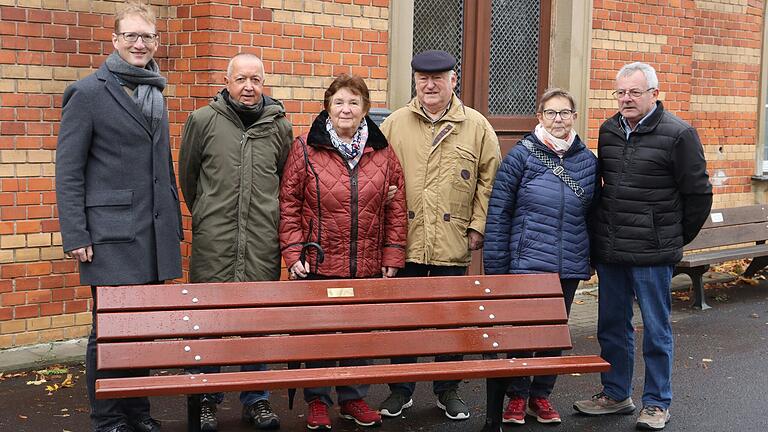 Bei nasskaltem Wetter verzichteten Dekan Max von Egidy, Heinz Seidel und die beiden Ehepaare Hilde und Helmut Soff sowie Waltraud und Walter Mend auf eine erste Sitzprobe.