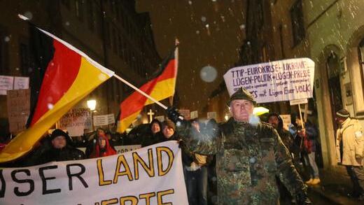 Wügida-Demo       -  Zum 10. Mal demonstrierte Pegida am Montag als 'Wügida' in Würzburg. Dabei kam es zu vorübergehenden Festnahmen.