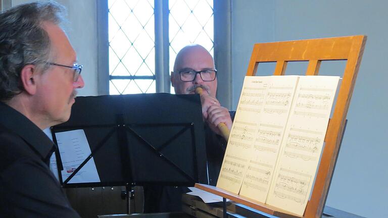 Karl-Heinz Sauer an der Orgel und Alexander Kneuer am Alphorn.       -  Karl-Heinz Sauer an der Orgel und Alexander Kneuer am Alphorn.