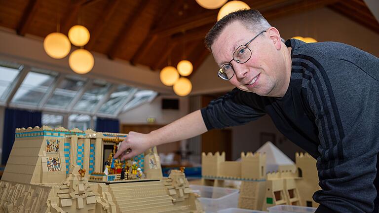 Thomas Elbert zeigt mit seiner Lego-Ausstellung, dass man die Bibel lebendig und greifbar machen kann.