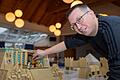 Thomas Elbert zeigt mit seiner Lego-Ausstellung, dass man die Bibel lebendig und greifbar machen kann.