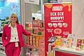 Julia Braun, hier am Stand der BeG Buddy GmbH auf der Messe Interzoo 2024, konzentriert sich künftig auf neue Projekte.