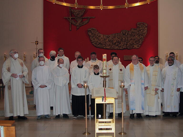 14 Priester, Diakone, Gemeinde- und Pastoralreferenten zählen zum Team im neuen pastoralen Raum 'Haßberge Ost'. 14 Priester, Diakone, Gemeinde- und Pastoralreferenten zählen zum Team im neuen pastoralen Raum 'Haßberge Ost'.