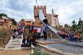 Eine imposante Burganlage auf einem aufgeschütteten Hügel mit Canyon, Hängebrücke und Röhrenrutsche ist das Highlight des neuen Spielplatzes in Veitshöchheim.