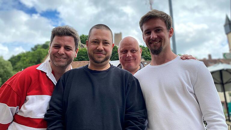 Heinz-Arthur Boltuch (von links), Florian Prokopetz, Till Brinkmann und Benjamin Purner unterstützten als professionelle Schauspieler beziehungsweise Sänger die zahlreichen Laien.