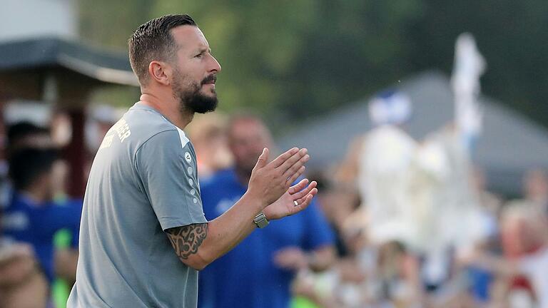 Auf geht's: Gegen Ansbach will Trainer Markus Zschiesche mit den Würzburger Kickers am Freitagabend drei Punkte holen. Auf geht's: Gegen Ansbach will Trainer Markus Zschiesche mit den Würzburger Kickers am Freitagabend drei Punkte holen.