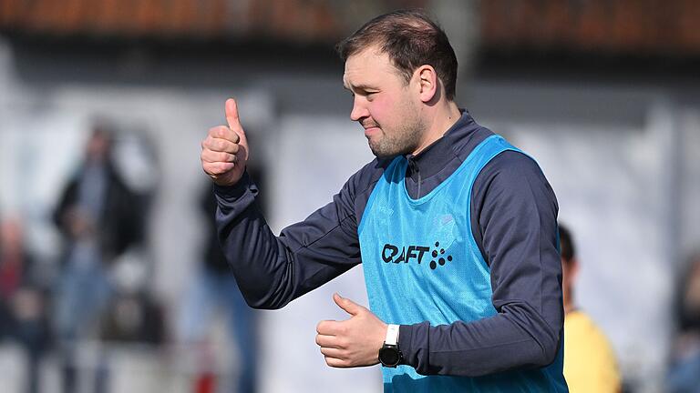 Trainer Julian Grell (TSV Aubstadt) hofft auf einen Heimsieg seiner Mannschaft gegen die SpVgg Ansbach. Trainer Julian Grell (TSV Aubstadt) hofft auf einen Heimsieg seiner Mannschaft gegen die SpVgg Ansbach.