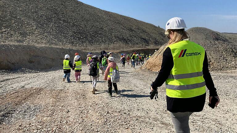 Gespannt ging es in den Steinbruch.