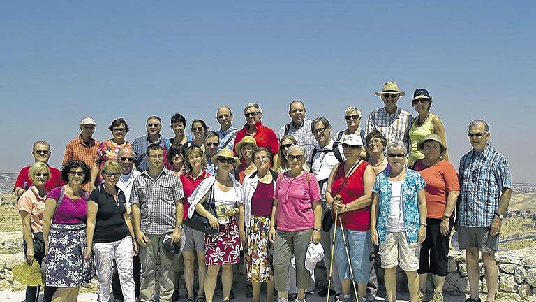 Die Reisegruppe der Pfarrgemeinde Mühlbach auf dem Herodion.