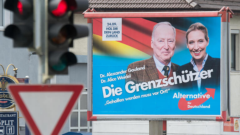 Wo die AfD in Unterfranken besonders gepunktet hat - Wahlplakat der AfD mit Spitzenduo Alice Weidel und Alexander Gauland. Wo die AfD in Unterfranken besonders gepunktet hat - Wahlplakat der AfD mit Spitzenduo Alice Weidel und Alexander Gauland.