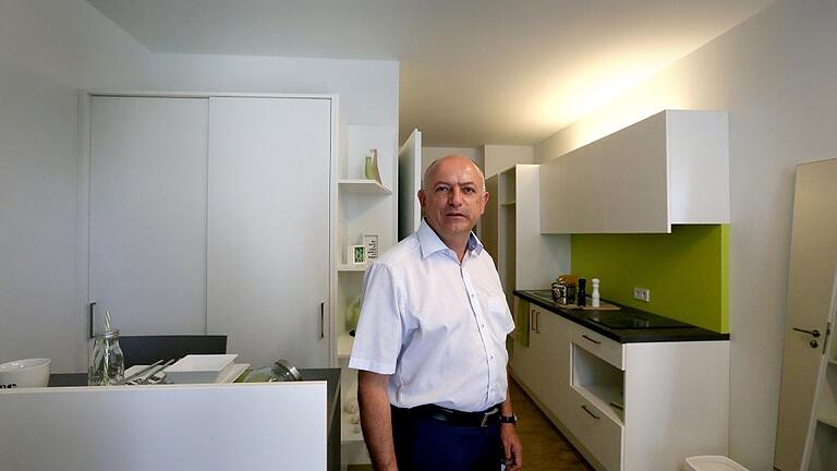 Investor Gerold Bader in einem der Zimmer. Foto: Theresa Müller