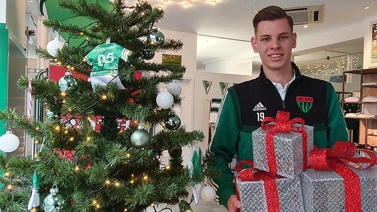 Ja, ist denn schon Weihnachten? Der 19-jährige Verteidiger Nicolas Pfarr hat sich beim FC 05 Schweinfurt quasi schon selbst beschenkt.