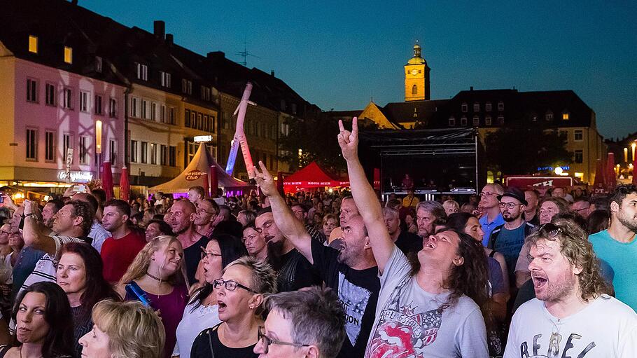 Solche Bilder wie vom Stadtfest 2019 sind in diesem Corona-Sommer nicht vorstellbar. Das für 28. und 29. August geplante Stadtfest wurde schon vor Wochen abgesagt, auch alle weiteren Veranstaltungen der Werbegemeinschaft in diesem Jahr.  Foto: Josef Lamber       -  Solche Bilder wie vom Stadtfest 2019 sind in diesem Corona-Sommer nicht vorstellbar. Das für 28. und 29. August geplante Stadtfest wurde schon vor Wochen abgesagt, auch alle weiteren Veranstaltungen der Werbegemeinschaft in diesem Jahr.  Foto: Josef Lamber