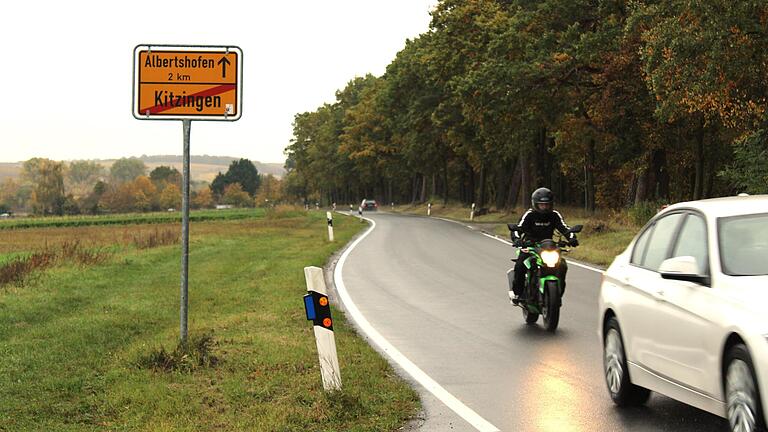 Die Kreisstraße KT9 zwischen Albertshofen und Kitzingen wird nicht ausgebaut, weil der Landkreis die nötigen Grundstücke nicht bekommt.