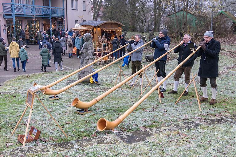 Die Alphornbläser 'Gässbärch Echo' aus Greußenheim sorgten unter anderem für die musikalische Untermalung.