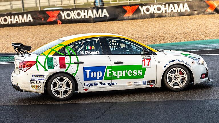 Marco Chianese mit seinem Tourenwagen auf dem Nürburgring