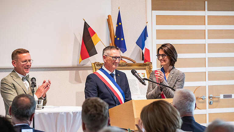 Festakt zur Feier von 50 Jahre deutsch-französische Partnerschaft: Der Landkreis feiert seine Partnerschaft am Freitag 14.06.24 mit dem District du Tricastin mit Gästen aus Frankreich im großen Sitzungssaal des Landratsamtes in Haßfurt.