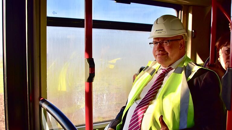 Besuch von Wirtschaftsminister Peter Altmaier in Bergrheinfeld zum Thema Stromtrassen.
