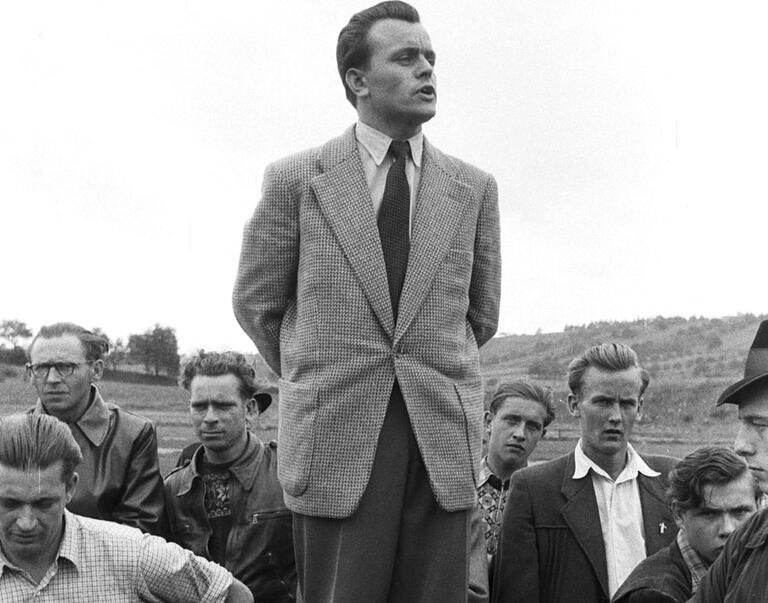 Georg Benz spricht beim Streik der Metaller in Würzburg im August 1954. Georg Benz spricht beim Streik der Metaller in Würzburg im August 1954.