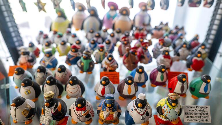 Pinguine im Sonderverkauf - Besonderes Museum schließt - Zur Sammlung gehören mehr als 26.000 Pinguine. Pinguine im Sonderverkauf - Besonderes Museum schließt - Zur Sammlung gehören mehr als 26.000 Pinguine.