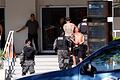 Tumulte vor Halbfinale in Rio       -  Fußball-Fans von Penarol werden nach Tumulten auf eine Polizeistation gebracht.