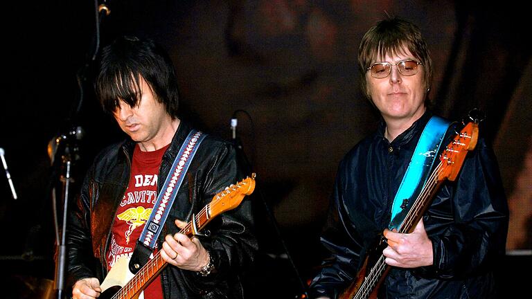 The Smiths.jpeg       -  Andy Rourke (r) und Johnny Marr von The Smiths 2006 in Manchester. Rourke ist  im Alter von 59 Jahren gestorben.