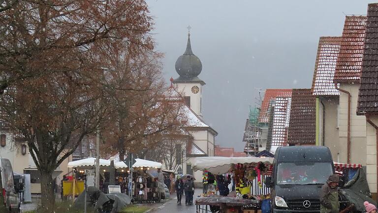 Viel los war auch 2023 wieder beim Advents- und Weihnachtsmarkt in Langenleiten. Viel los war auch 2023 wieder beim Advents- und Weihnachtsmarkt in Langenleiten.