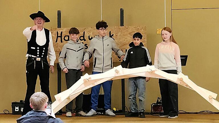 'Hand und Werk' an der Mittelschule Marktheidenfeld. 'Hand und Werk' an der Mittelschule Marktheidenfeld.