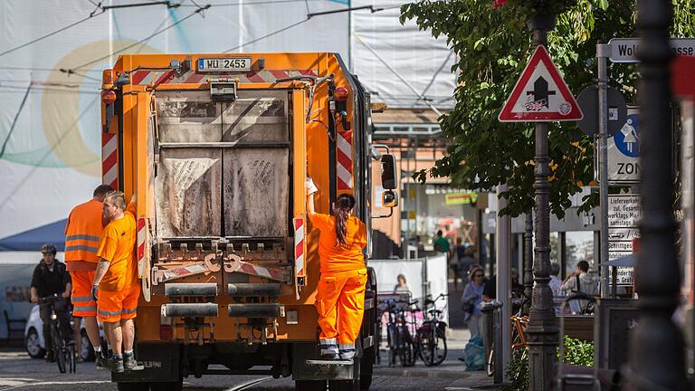 Nach großen Einschränkungen im städtischen Betrieb arbeiten die Stadtreiniger bald wieder so, wie es der Abfallkalender vorsieht.