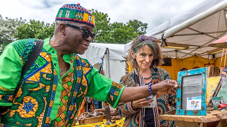 Begegnung der Kulturen: Dafür steht das Würzburger Africa Festival seit über 30 Jahren. Trotz verkleinertem Gelände strömten auch diesmal Tausende durch die Basargassen.