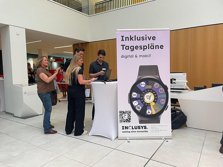 Inclusys punktet mit ihrem 'Zeitkompass': einer neuartigen Uhr mit Visualisierung des Tages Inclusys punktet mit ihrem 'Zeitkompass': einer neuartigen Uhr mit Visualisierung des Tages