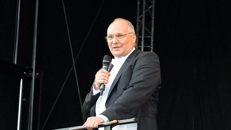 Erfolg auf der ganzen Linie: Elmar Koch feierte nicht nur sein Debüt am Taktstock, er begeisterte zudem an der Seite von Carolin Fritz-Reich als Moderator. Erfolg auf der ganzen Linie: Elmar Koch feierte nicht nur sein Debüt am Taktstock, er begeisterte zudem an der Seite von Carolin Fritz-Reich als Moderator.