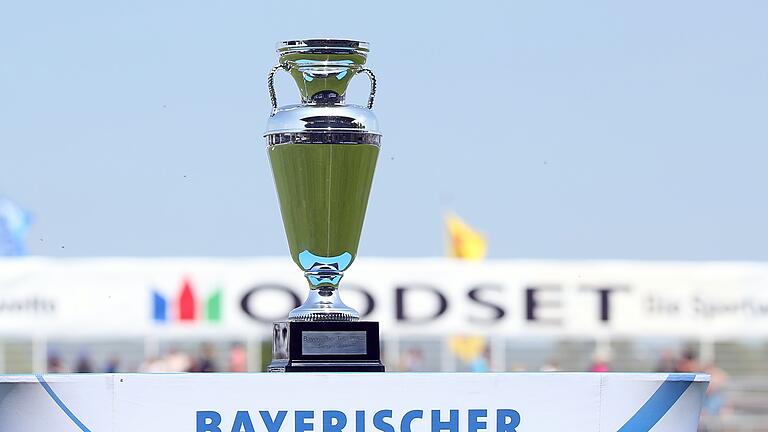 Diesen Pokal gewinnt der bayerische Toto-Pokal-Sieger. Für den Wettbewerb auf Landesebene qualifizieren sich auch alle Kreispokalsieger. Ende Juli startet der neue Wettbewerb im Fußball-Kreis Würzburg.