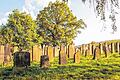 Ort des Friedens: Der jüdische Friedhof wird im Hebräischen &bdquo;Beth Hachaim&ldquo; = Haus des Lebens, &bdquo;Beth Olam&ldquo; = Ewiges Haus, Haus der Gräber oder &bdquo;Guter Ort&ldquo; genannt. Diese Bezeichnungen drücken aus, was der Friedhof im Judentum ist &ndash; ein Ort der Ruhe, auf dem die Toten ungestört dem jüngsten Tag, an dem der Messias kommt, entgegenschlafen. Im Bild der Friedhof von Neustädtles/Willmars.