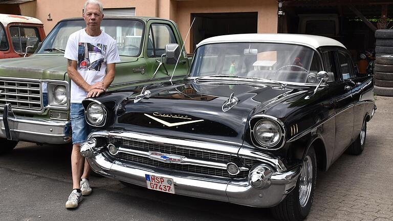 Oliver Ritter und das unverkäufliche Herzstück seiner Sammlung: ein Chevrolet „Bel Air“ mit V8-Motor, wie ihn Patrick Swayze in „Dirty Dancing“ gefahren ist.