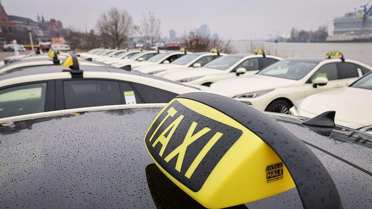 Taxis in Hamburg       -  FreeNow konzentriert sich auf das Geschäft mit Taxis und erreicht damit die Gewinnzone.