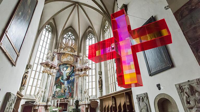 Was sagen die Dekane zu aktuellen Fragestellungen in Sachen Corona? Im Bild die St. Johannis-Kirche in Schweinfurt im Jahr 2020, während der Ausstellung 'Lich T raum'. Was sagen die Dekane zu aktuellen Fragestellungen in Sachen Corona? Im Bild die St. Johannis-Kirche in Schweinfurt im Jahr 2020, während der Ausstellung 'Lich T raum'.