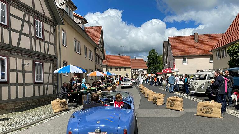 Eine Stempelstation der besonderen Art erwartete die Teilnehmer der Franken Classic-Rallye in Fladungen. Eine Stempelstation der besonderen Art erwartete die Teilnehmer der Franken Classic-Rallye in Fladungen.