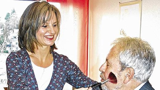 Flexibel: Er kommt zu Geschäftseröffnungen . . . Flexibel: Er kommt zu Geschäftseröffnungen . . .