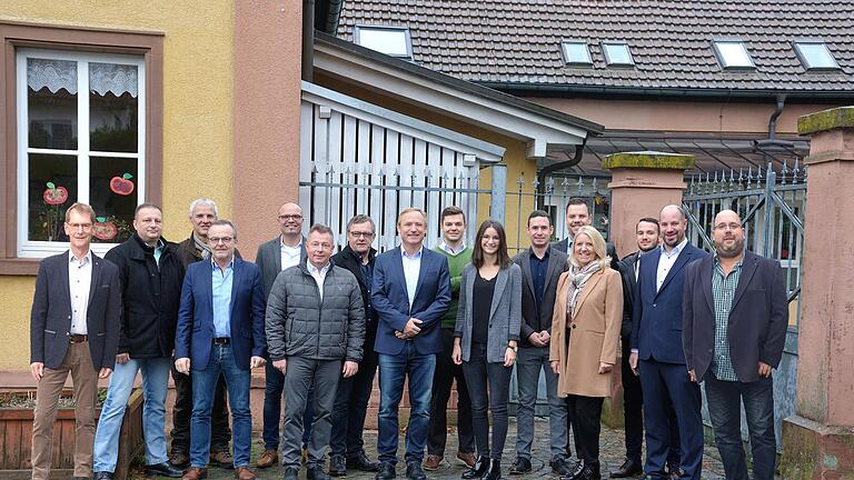 Die Listenkandidaten des CSU-Ortsverbandes Fuchsstadt präsentieren sich nach der Nominierung. Es fehlt Joachim Schaupp. Foto: Roland Seufert - Die Listenkandidaten des CSU-Ortsverbandes Fuchsstadt präsentieren sich nach der Nominierung. Es fehlt Joachim Schaupp. Foto: Roland Seufert Die Listenkandidaten des CSU-Ortsverbandes Fuchsstadt präsentieren sich nach der Nominierung. Es fehlt Joachim Schaupp. Foto: Roland Seufert - Die Listenkandidaten des CSU-Ortsverbandes Fuchsstadt präsentieren sich nach der Nominierung. Es fehlt Joachim Schaupp. Foto: Roland Seufert