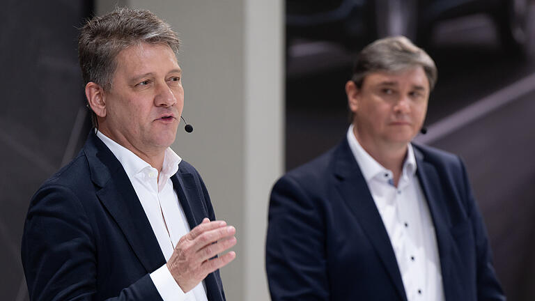 Audi Jahreszahlen.jpeg       -  Audi-Boss Gernot Döllner und Finanzvorstand Jürgen Rittersberger gehen davon aus, dass 2024 ein Jahr des Übergangs wird.