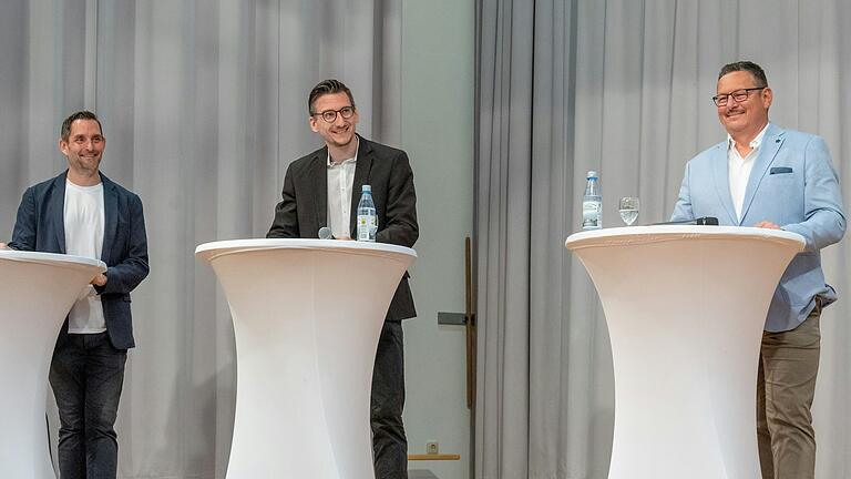 Bei der von Main-Post und Saale-Zeitung veranstalteten Podiumsdiskussion zur Bürgermeisterwahl stellten sich die drei Kandidaten (von links) Dirk Stumpe, Jan Marberg und Heribert Übelacker den Fragen der Moderatoren und des Publikums.