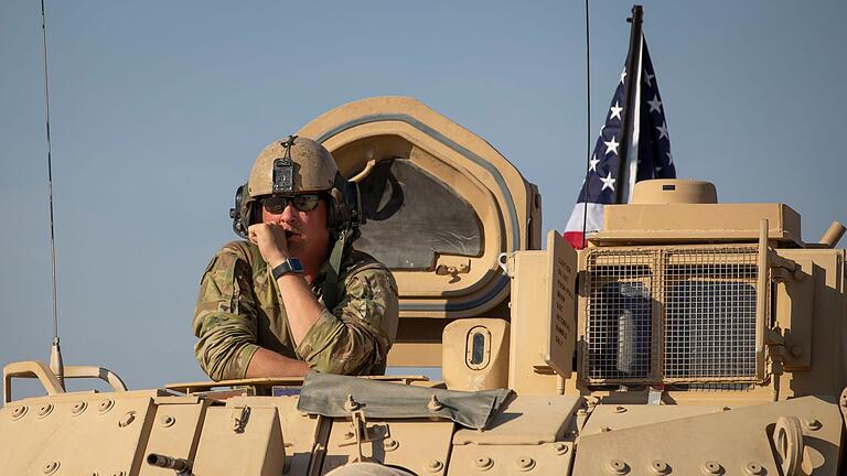 Bericht: US-Regierung zieht Hunderte Soldaten aus Syrien ab - Die „New York Times” berichtet über einen Abzug von US-Soldaten aus Syrien. (Archivbild) Bericht: US-Regierung zieht Hunderte Soldaten aus Syrien ab - Die „New York Times” berichtet über einen Abzug von US-Soldaten aus Syrien. (Archivbild)