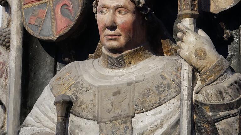 So wird Johann von Brunn (1411-1440) auf seinem Grabstein im Würzburger Dom dargestellt.&nbsp;