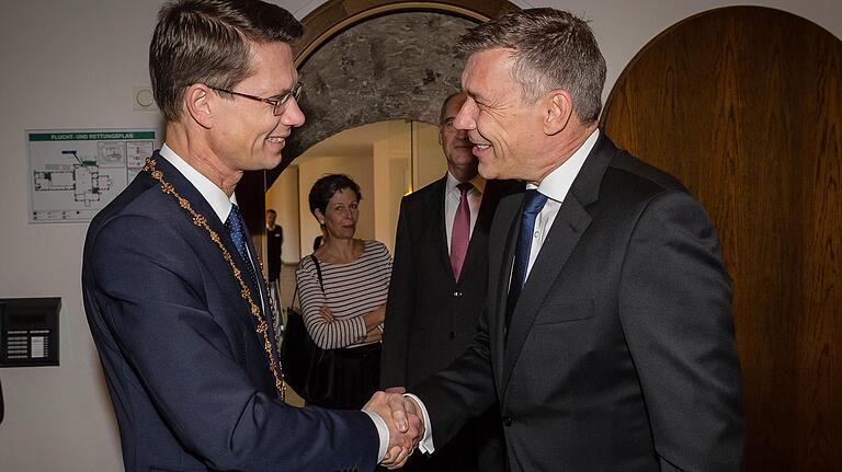 Oberbürgermeister Sebastian Remelé (links) und Richard Graupner beim Neujahrsempfang der Stadt im vergangenen Jahr. Oberbürgermeister Sebastian Remelé (links) und Richard Graupner beim Neujahrsempfang der Stadt im vergangenen Jahr.