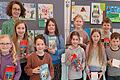 Die Siegerinnen und Sieger im Schulhaus Gaukönigshofen mit Rektorin Kerstin Stiller.